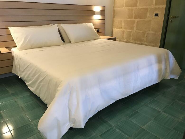 Hotel NH Venus Sea Garden