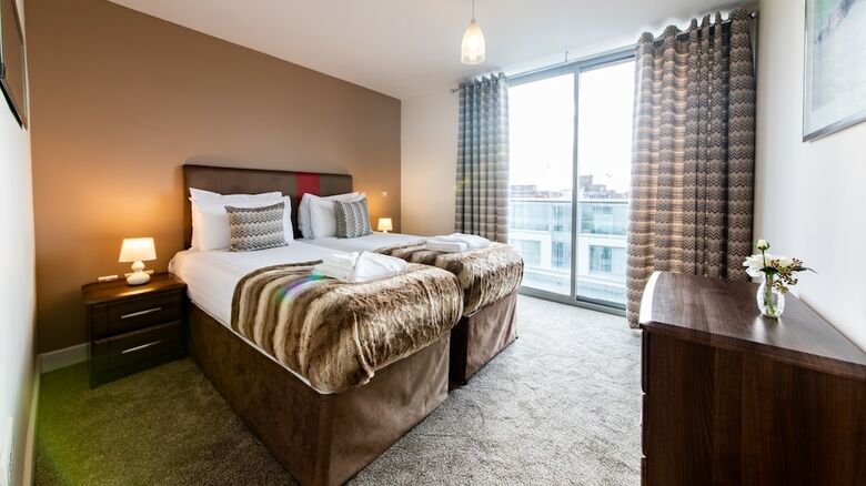 Spires Hotel (two Bedroom) 6 Pax