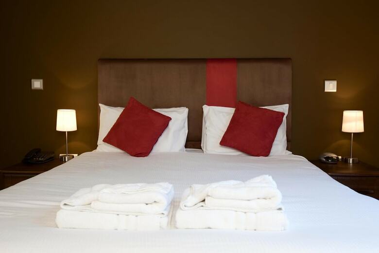 Spires Hotel (two Bedroom) 6 Pax