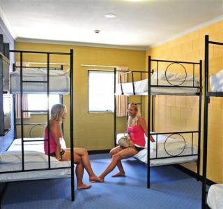 Hostal Nomads Cairns Backpackers