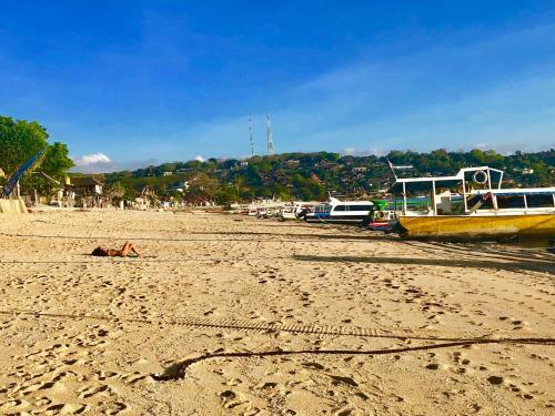 Hostal Lembongan Tropical