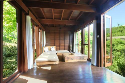 Villa Trevally