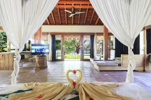 Villa Trevally