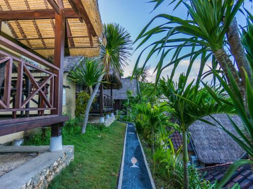 Song Lambung Beach Huts