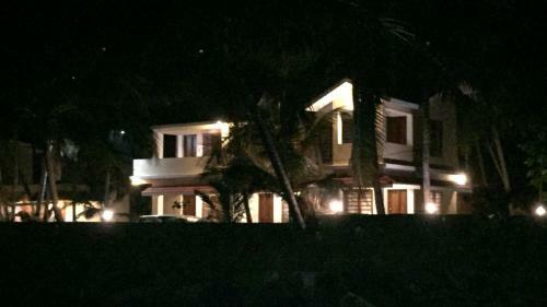 Kizhunnarocks Beach Resort