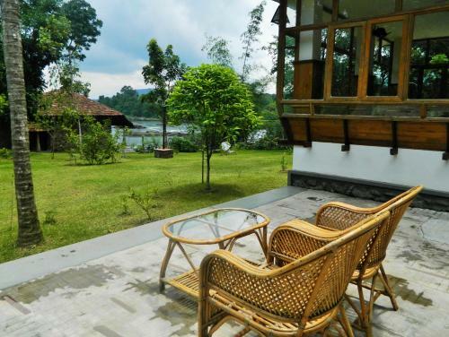Hotel Quiet By The River- Cgh Earth