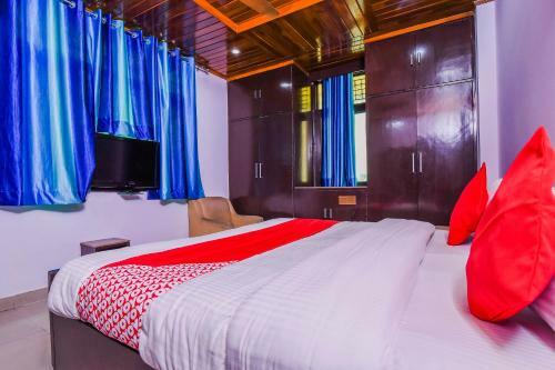 Oyo 18598 Hotel Satya Palace