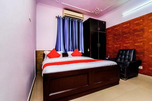 Oyo 18598 Hotel Satya Palace