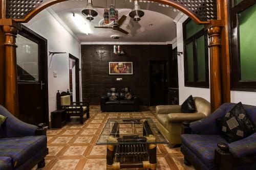 Oyo 18598 Hotel Satya Palace