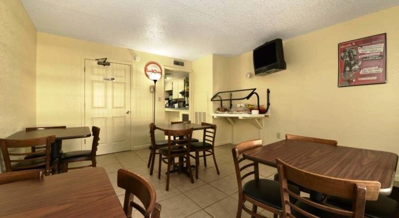 Hotel Howard Johnson Inn Lakefront