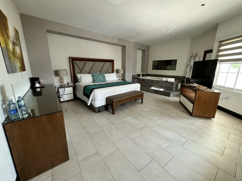 �urea Hotel And Suites