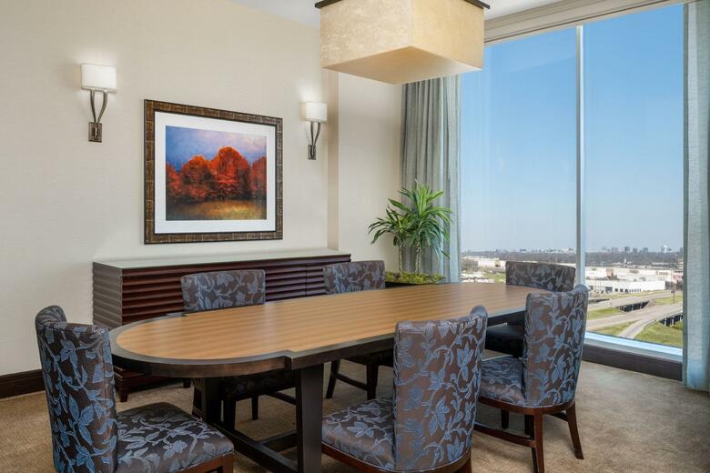 Hotel Omni Dallas Park West