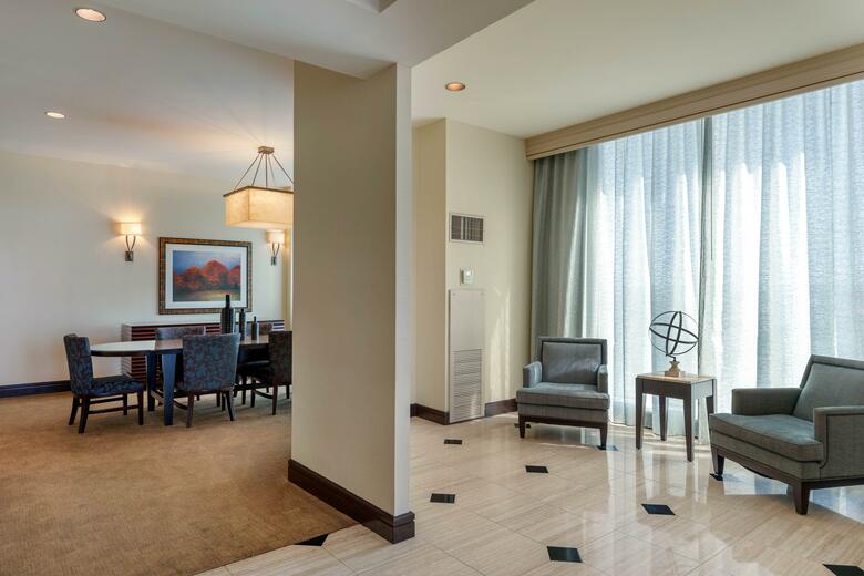 Hotel Omni Dallas Park West