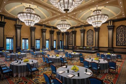Hotel Itc Grand Bharat, A Luxury Collection Retreat.