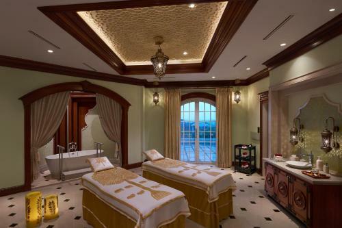 Hotel Itc Grand Bharat, A Luxury Collection Retreat.
