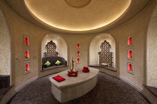 Hotel Itc Grand Bharat, A Luxury Collection Retreat.