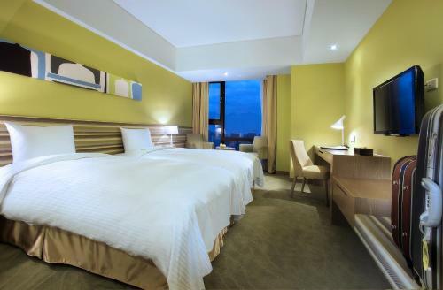 Park City Hotel Luzhou Hotel