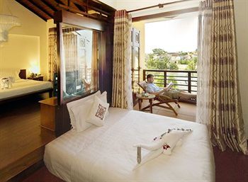 Long Life Riverside Hotel