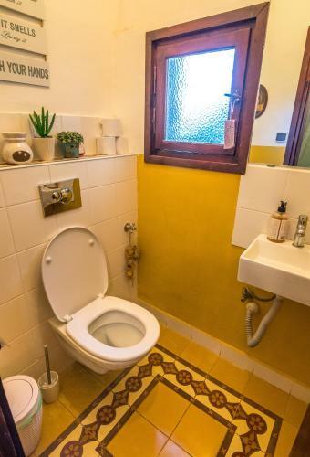 Hostal Desert Bird Guest House