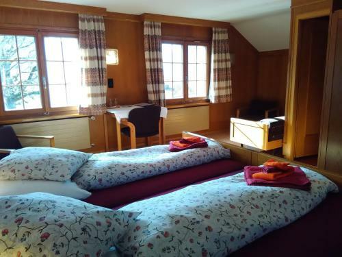 Bed & Breakfast Heidi-guesthouse-amden