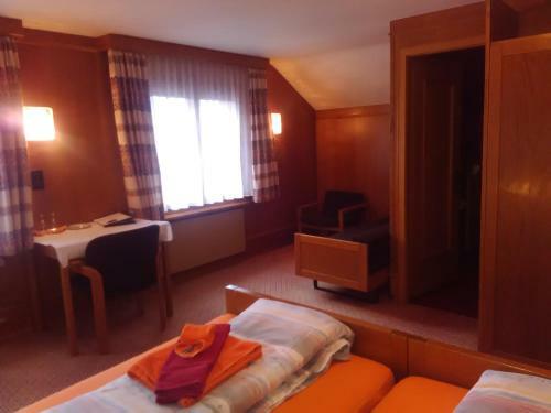 Bed & Breakfast Heidi-guesthouse-amden