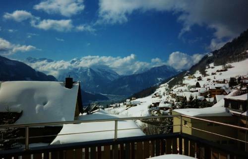 Bed & Breakfast Heidi-guesthouse-amden