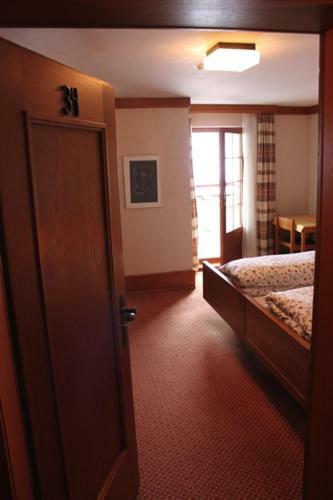 Bed & Breakfast Heidi-guesthouse-amden