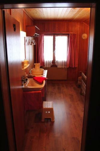 Bed & Breakfast Heidi-guesthouse-amden