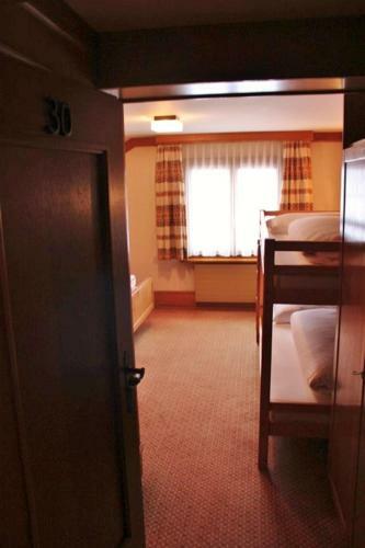 Bed & Breakfast Heidi-guesthouse-amden