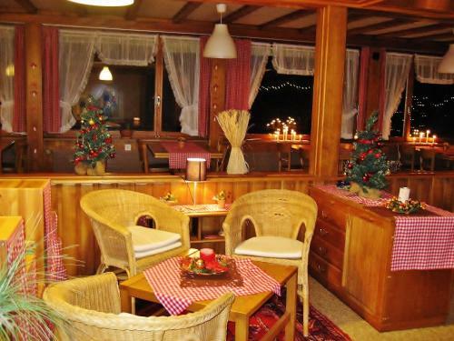 Bed & Breakfast Heidi-guesthouse-amden
