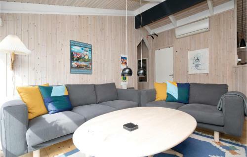 Three-bedroom Holiday Home �lb�k With A Fireplace 01