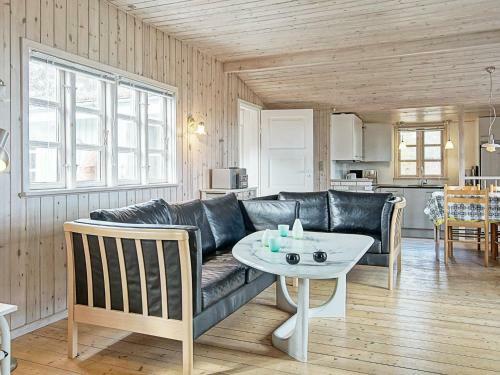 Three-bedroom Holiday Home In Nex� 32