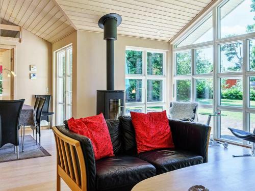 Three-bedroom Holiday Home In Nex� 28