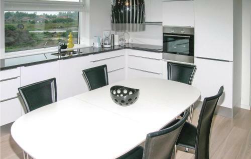 Three-bedroom Holiday Home Frederikshavn With Sea View 03