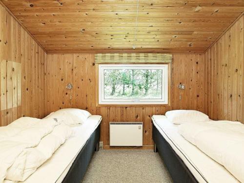 Three-bedroom Holiday Home In L�kken 62