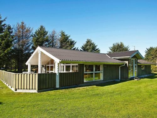 Three-bedroom Holiday Home In L�kken 62