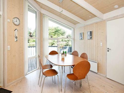Three-bedroom Holiday Home In L�kken 52