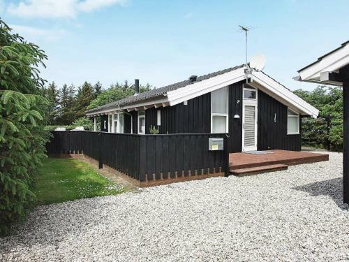 Three-bedroom Holiday Home In L�kken 52
