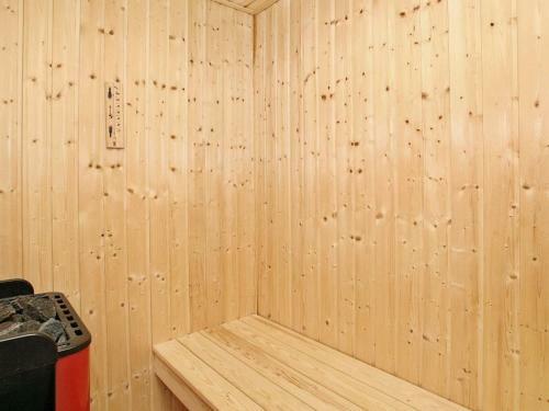 Three-bedroom Holiday Home In L�kken 52