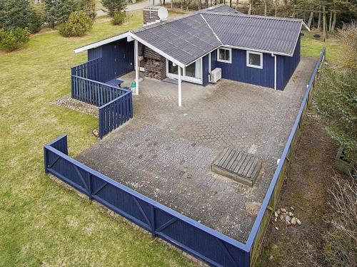 Three-bedroom Holiday Home In L�kken 11