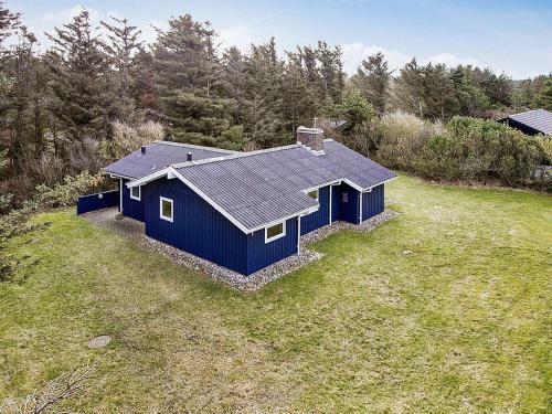 Three-bedroom Holiday Home In L�kken 11