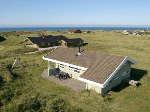 Three-bedroom Holiday Home In L�kken 18