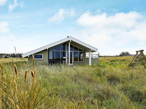 Three-bedroom Holiday Home In L�kken 18