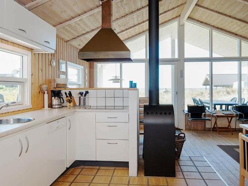 Three-bedroom Holiday Home In L�kken 18