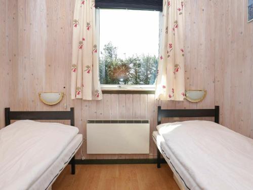 Three-bedroom Holiday Home In L�kken 41