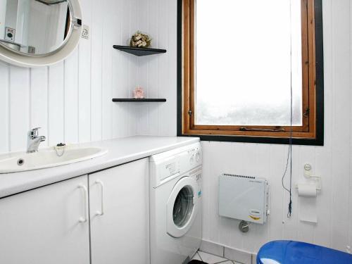 Three-bedroom Holiday Home In L�kken 41