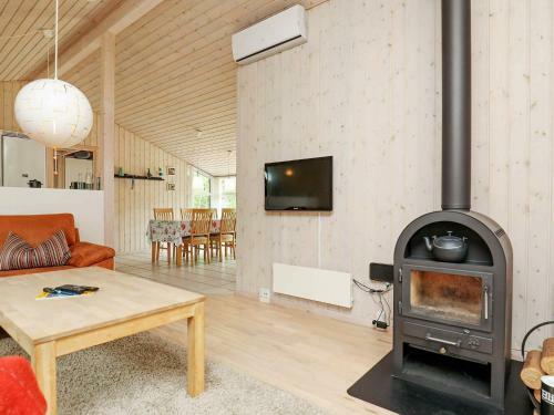 Three-bedroom Holiday Home In Hals 14