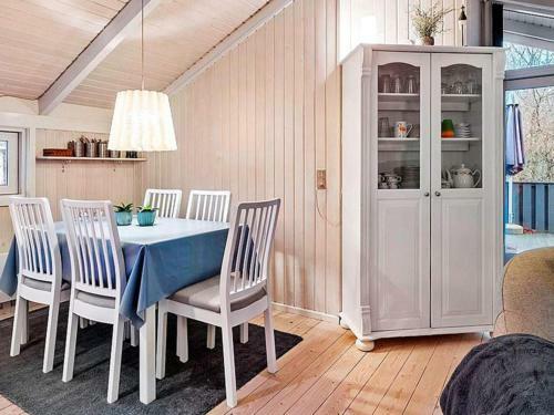 Two-bedroom Holiday Home In Hals 9