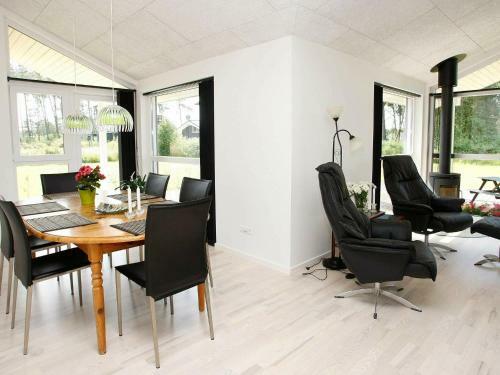 Three-bedroom Holiday Home In Hals 30