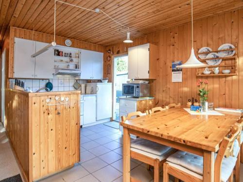 Three-bedroom Holiday Home In Hals 43